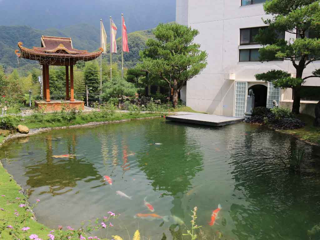 凝碧湖 凝碧湖